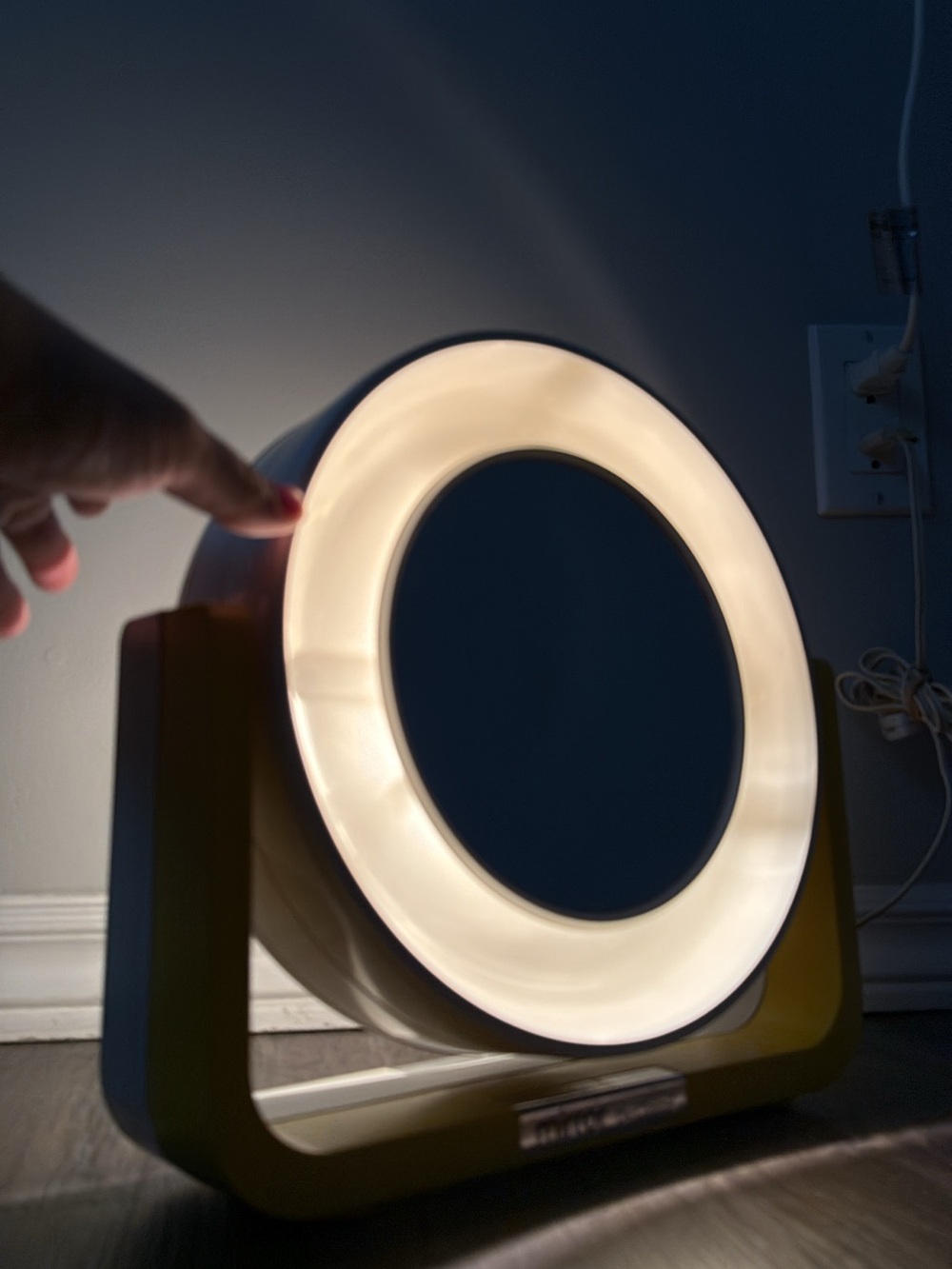 Vintage Yellow Space Age c1970s Clairol Light Up Magnifying Mirror Tabletop Wall - Picture 10 of 11